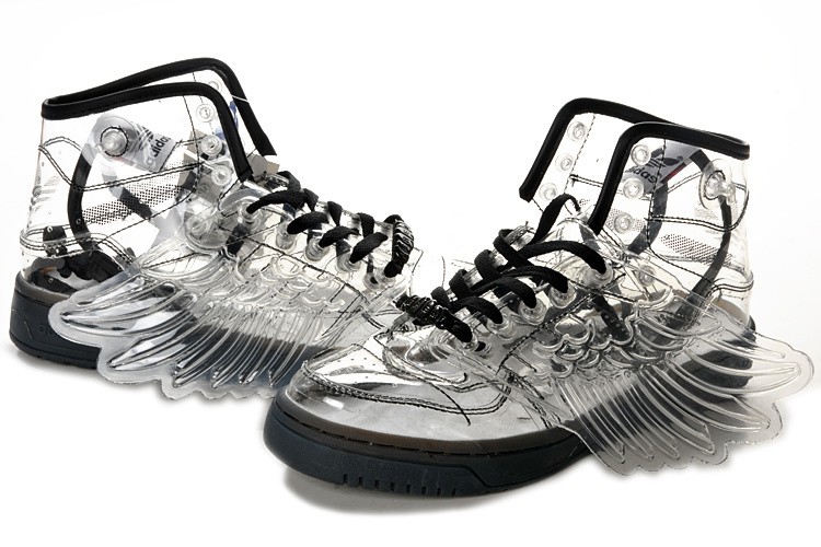 chaussure adidas avec des ailes